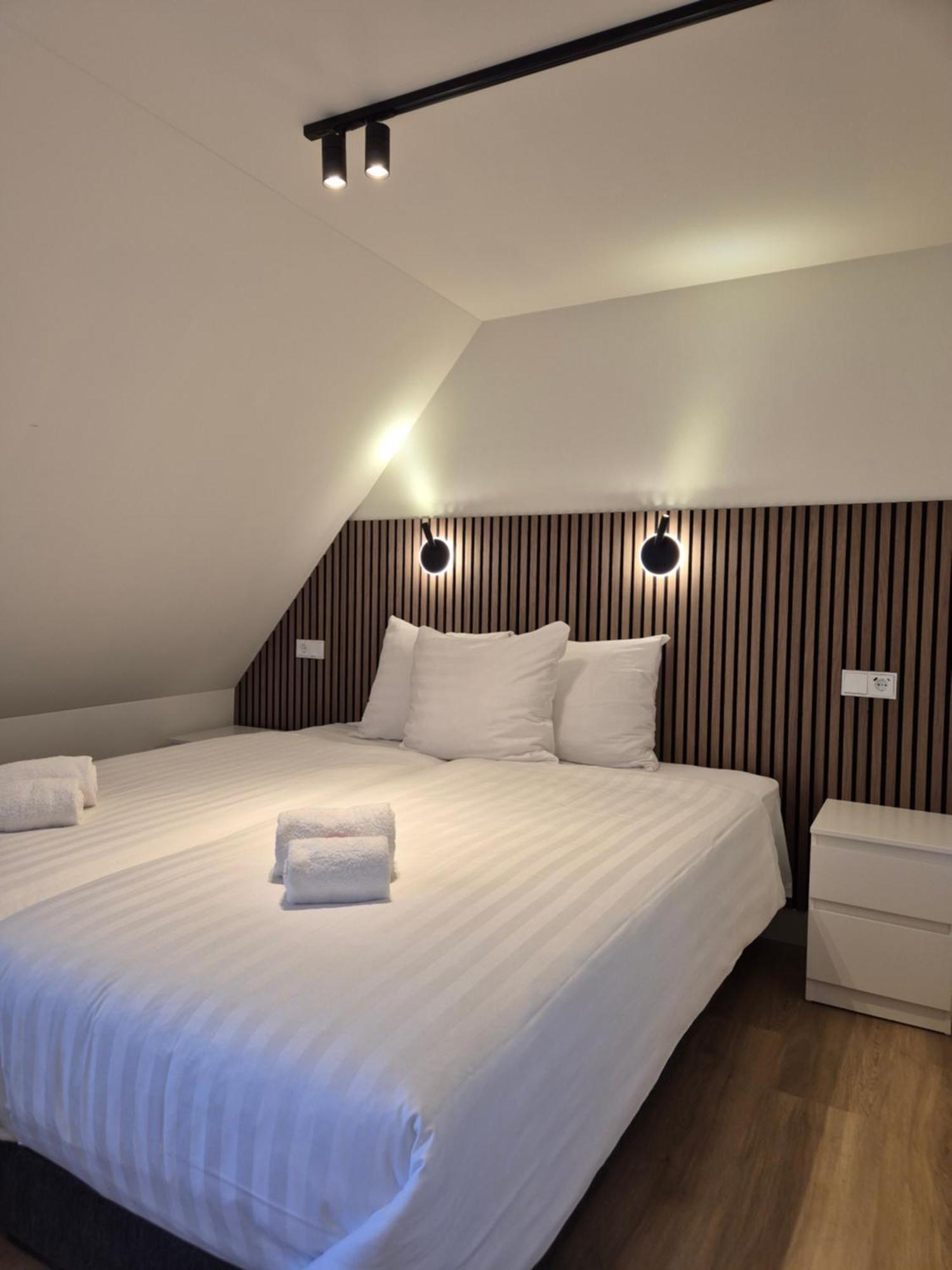 Hotel Den Burg - Digital Access Экстерьер фото